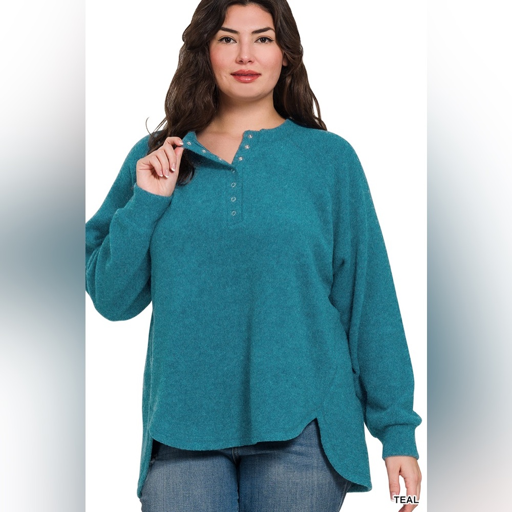 Zenana PLUS Teal Brushed
Melange Hacci Oversized 7-Button
Henley Placket Sweater